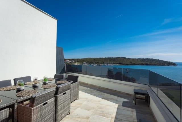 Luxury Apartment Anto With Sea View And Balcony Banjole Exterior photo